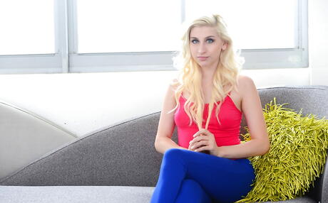 Stunning blond amateur Nollie Roxx hard fucked after sucking big cock 