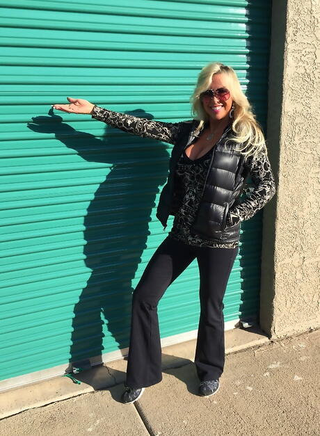 Lovely american blond housewife Sandra Otterson in glasses posing